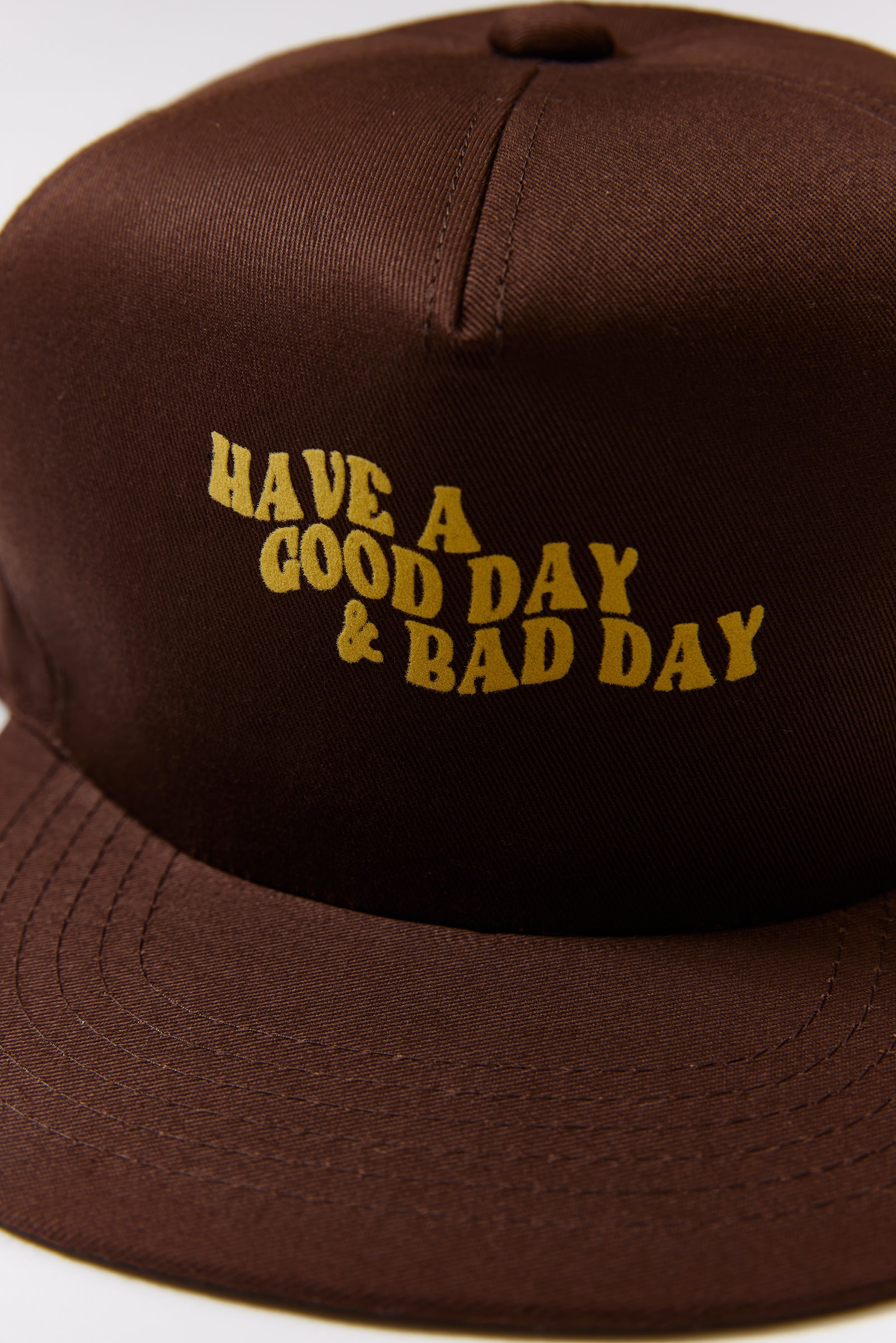 "HAVE A GOOD DAY & BAD DAY" トラッカーキャップ