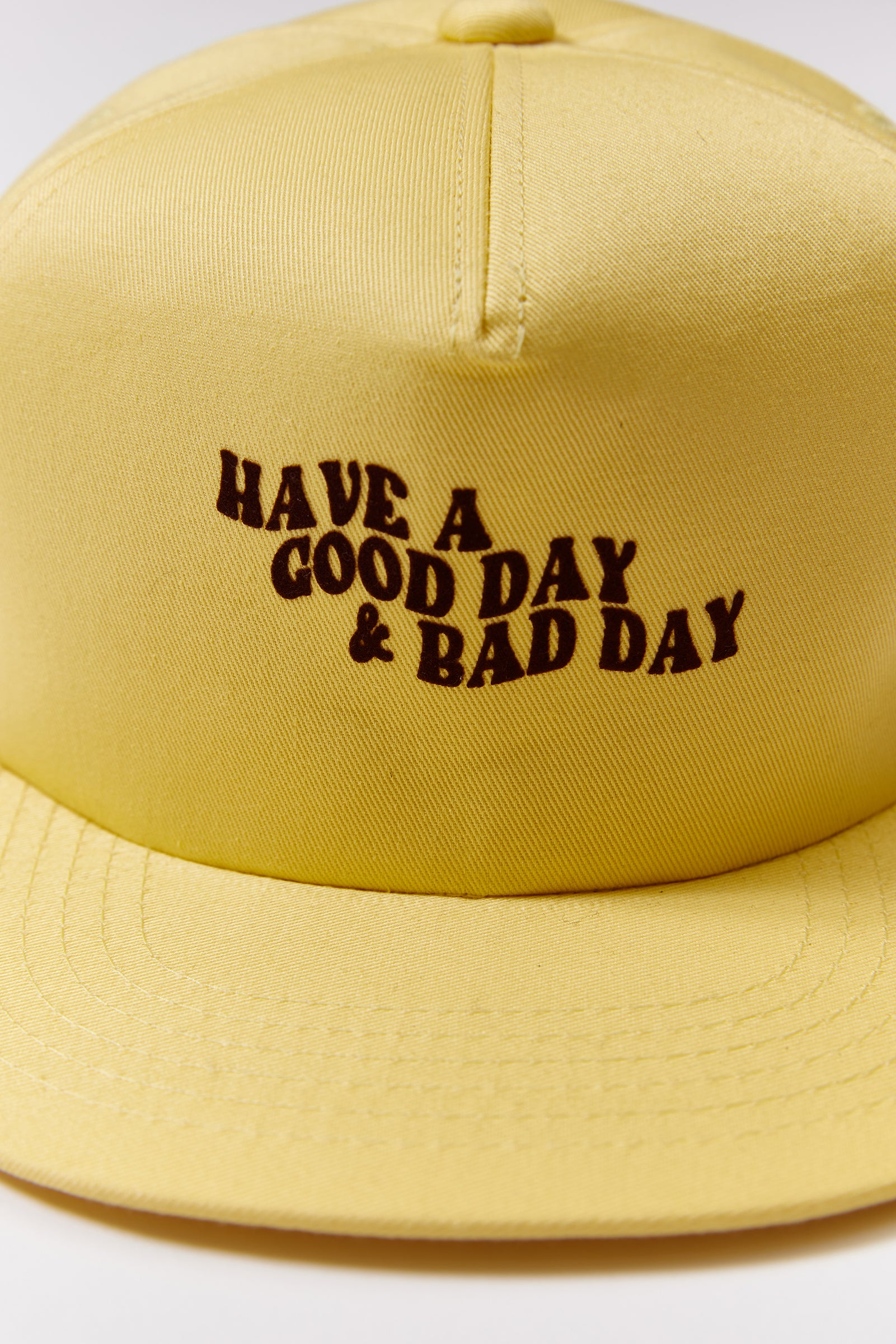 "HAVE A GOOD DAY & BAD DAY" トラッカーキャップ