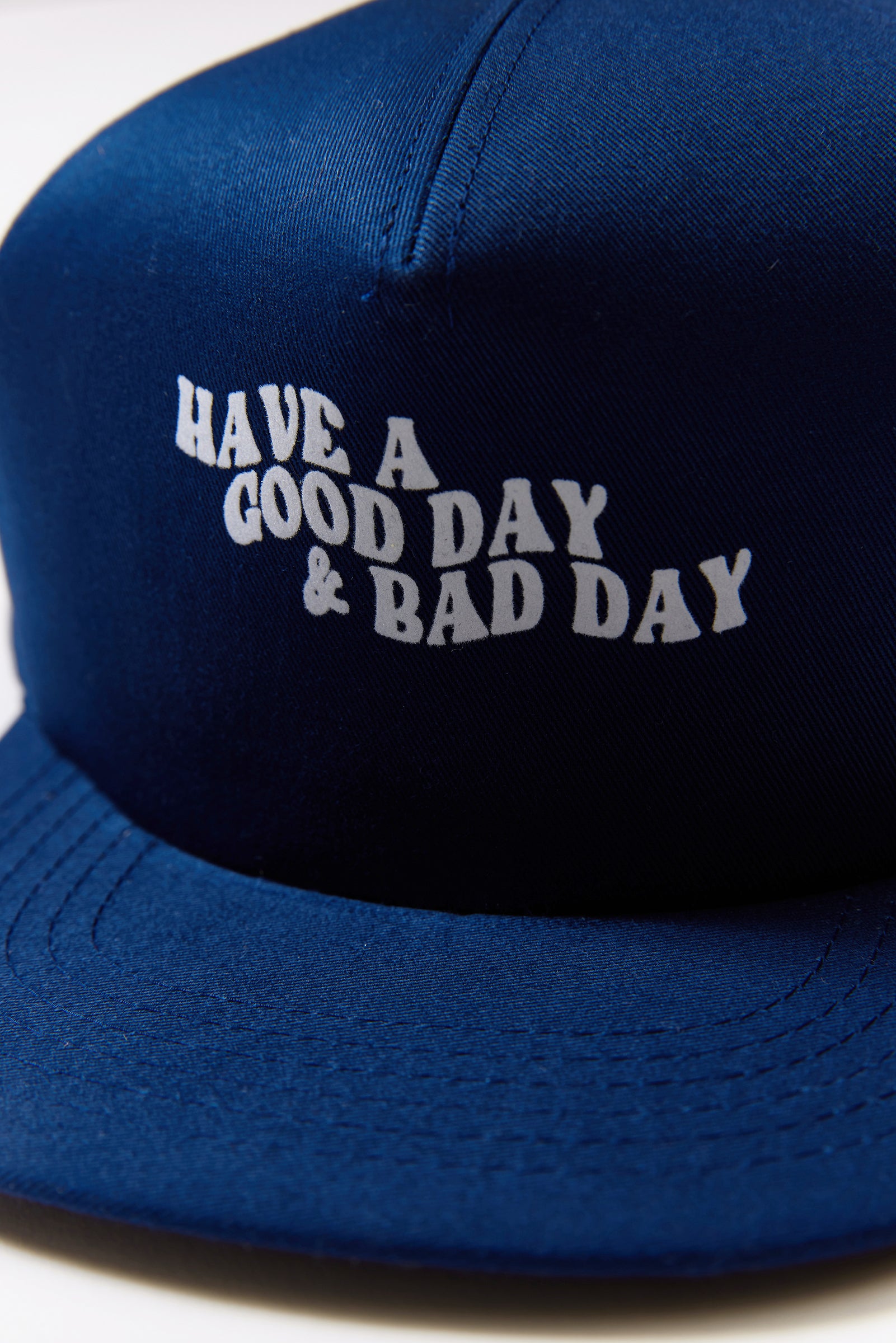 "HAVE A GOOD DAY & BAD DAY" トラッカーキャップ