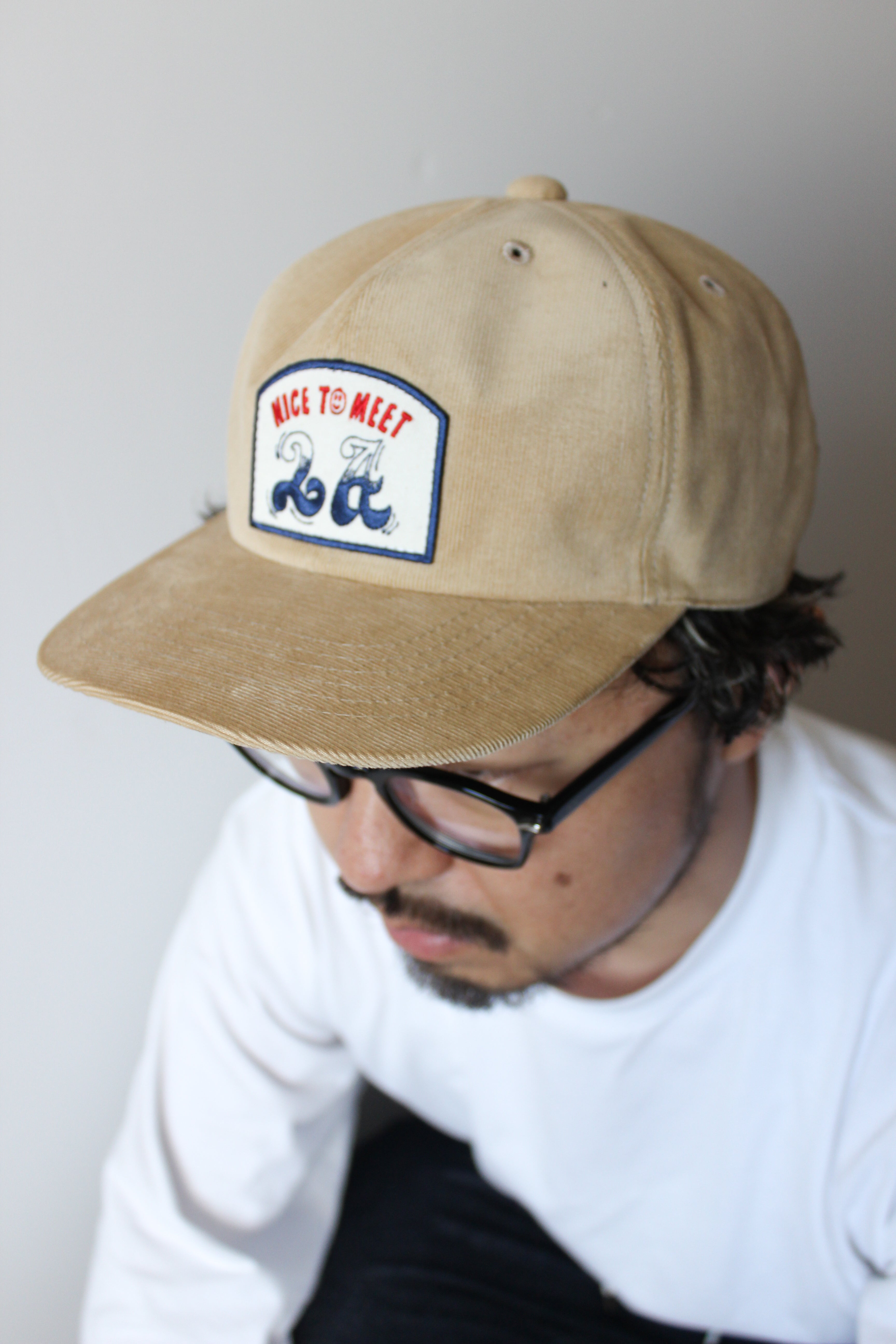 "NICE TO MEET...LA" コーデュロイキャップ
