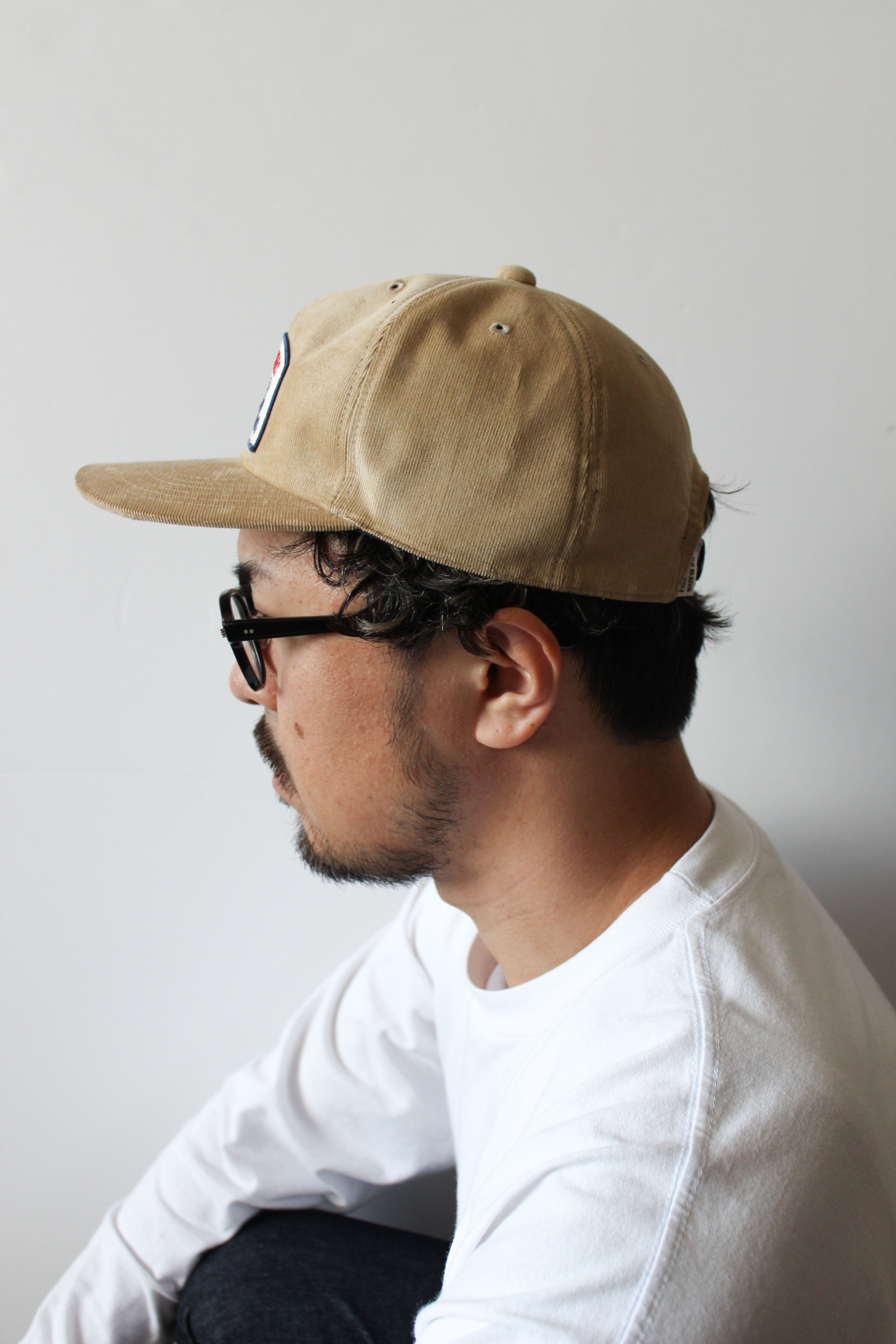 "NICE TO MEET...LA" コーデュロイキャップ