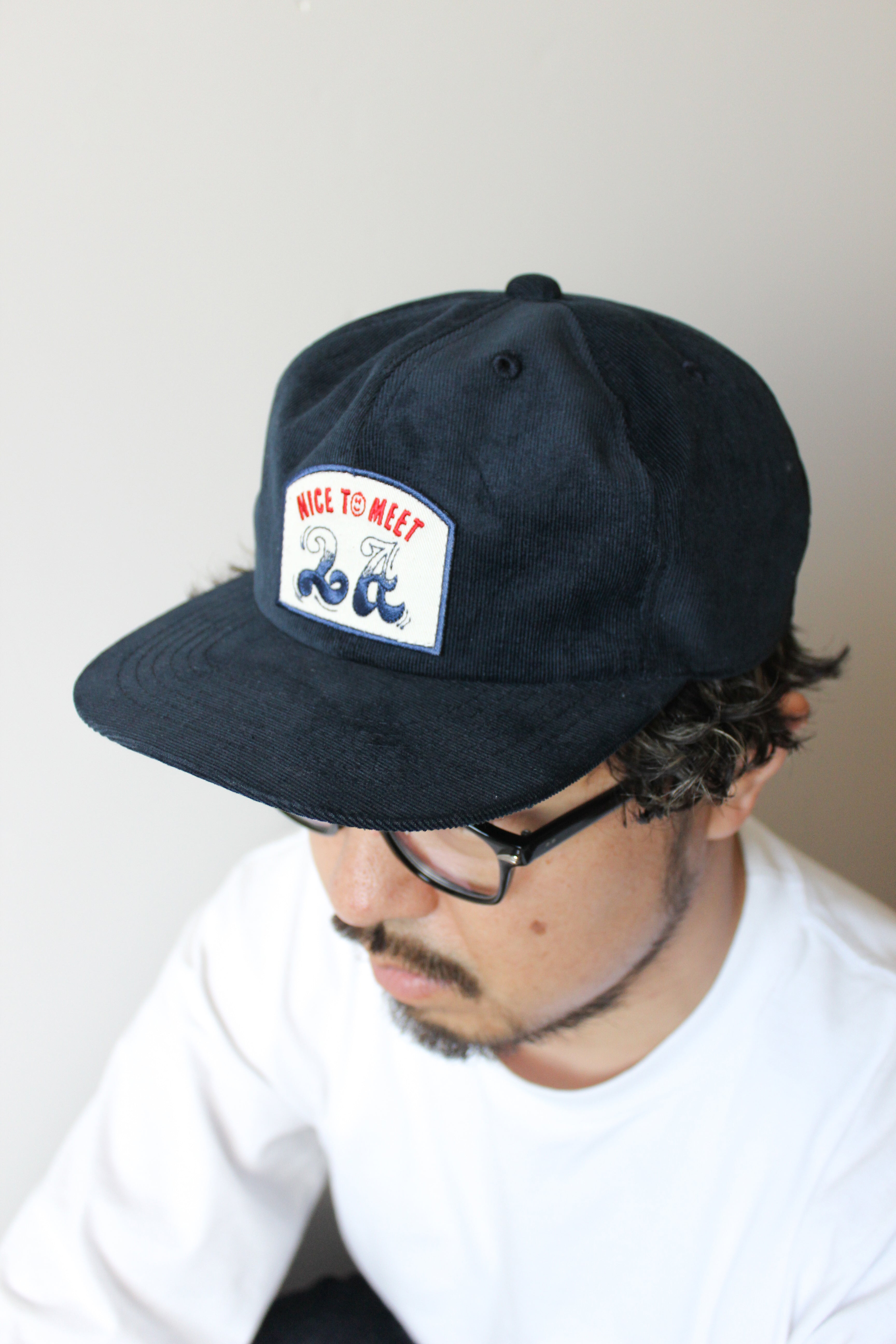"NICE TO MEET...LA" コーデュロイキャップ
