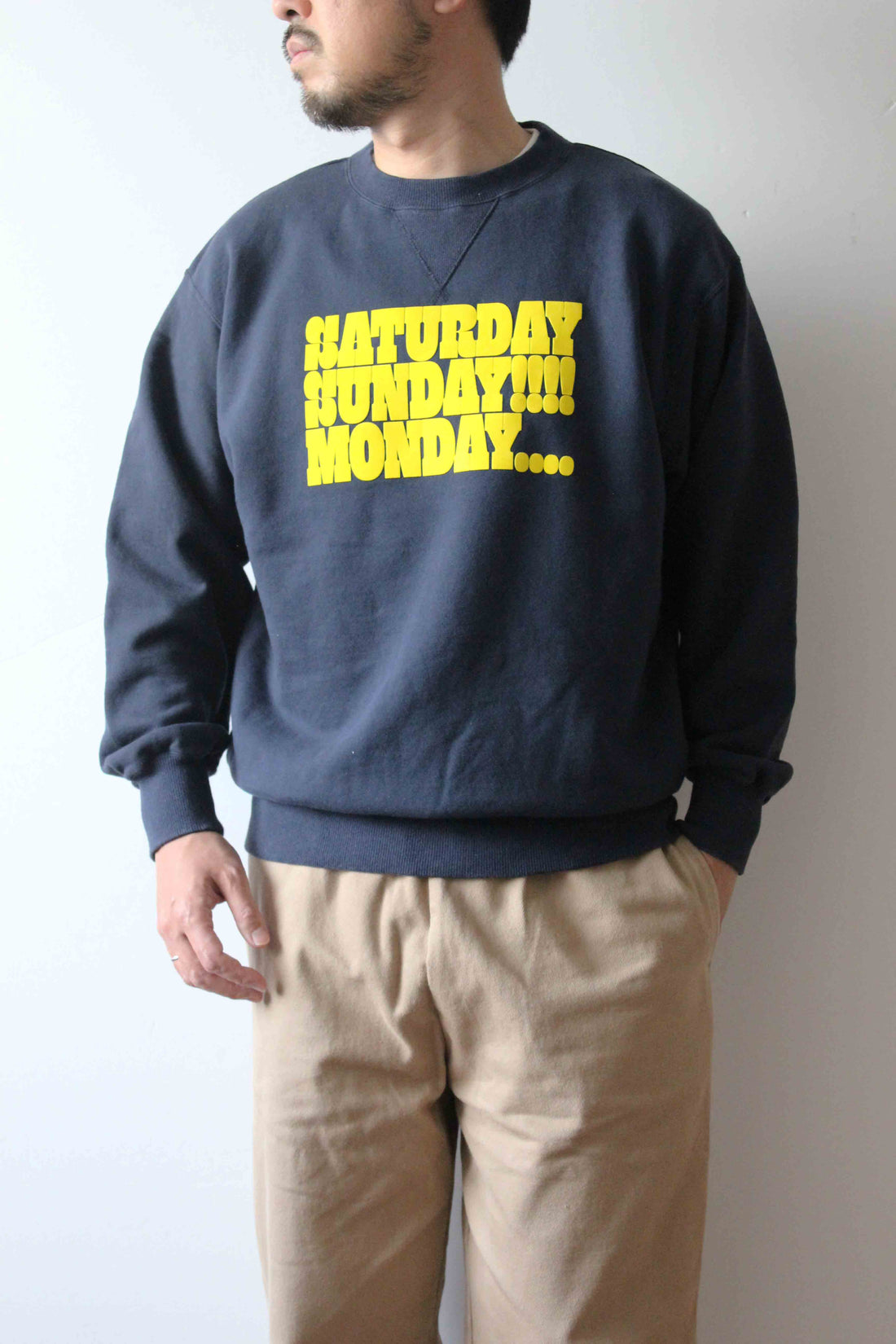 "WEEKEND" クラシッククルースウェット