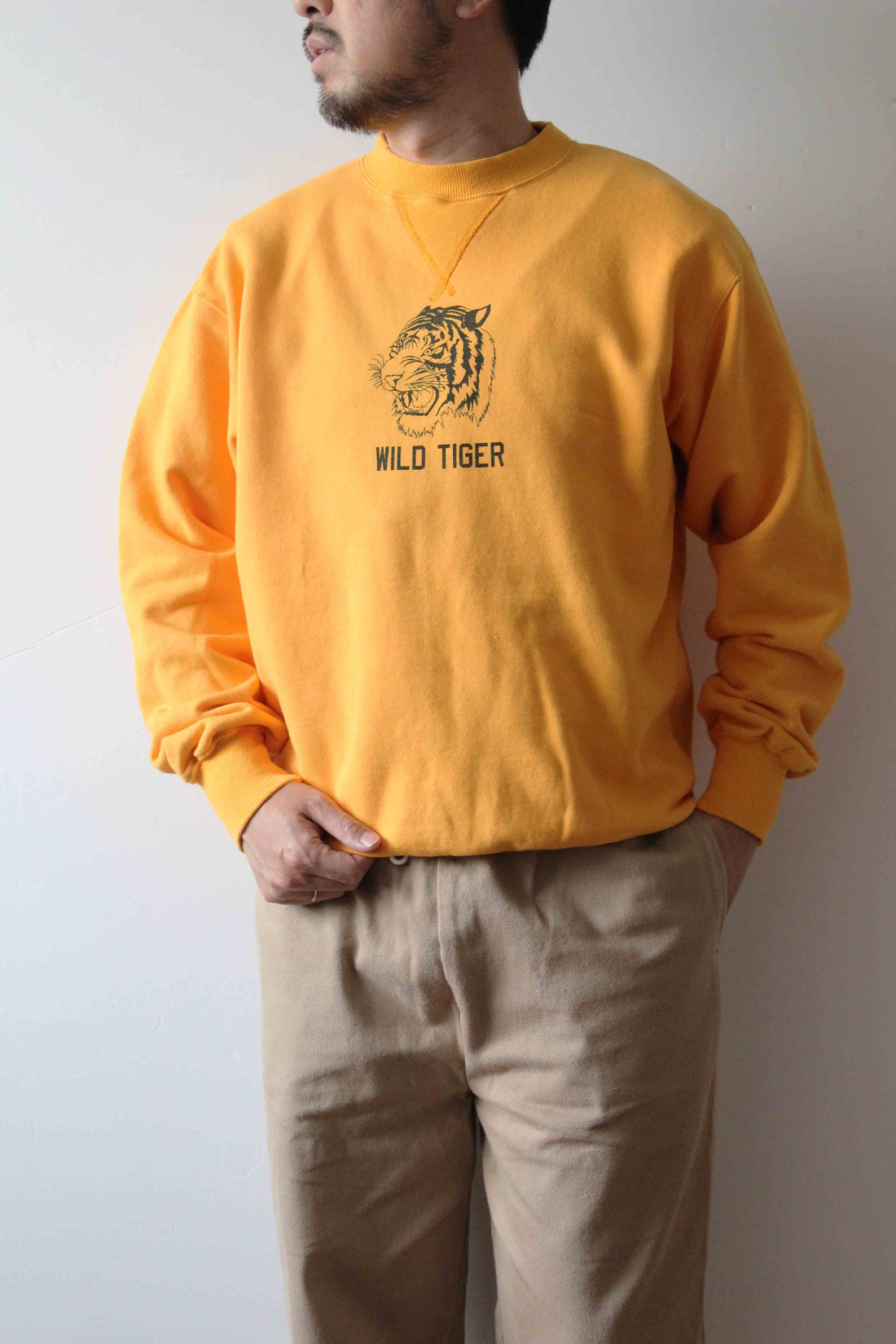 "WILD TIGER" クラシッククルースウェット