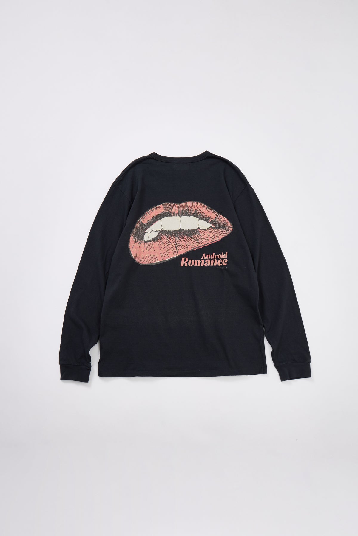 "Lip" リサイクルコットン長袖Tee
