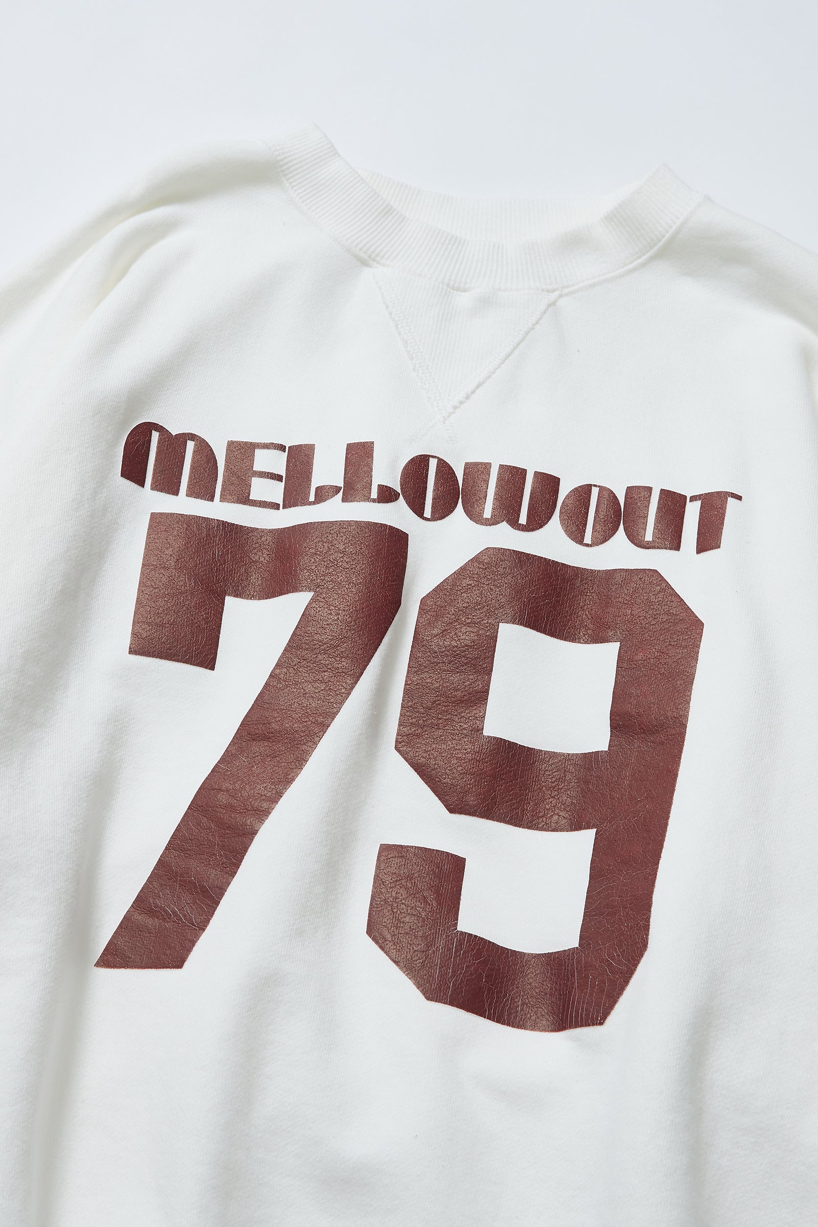 "MELLOW OUT" クラシッククルースウェット
