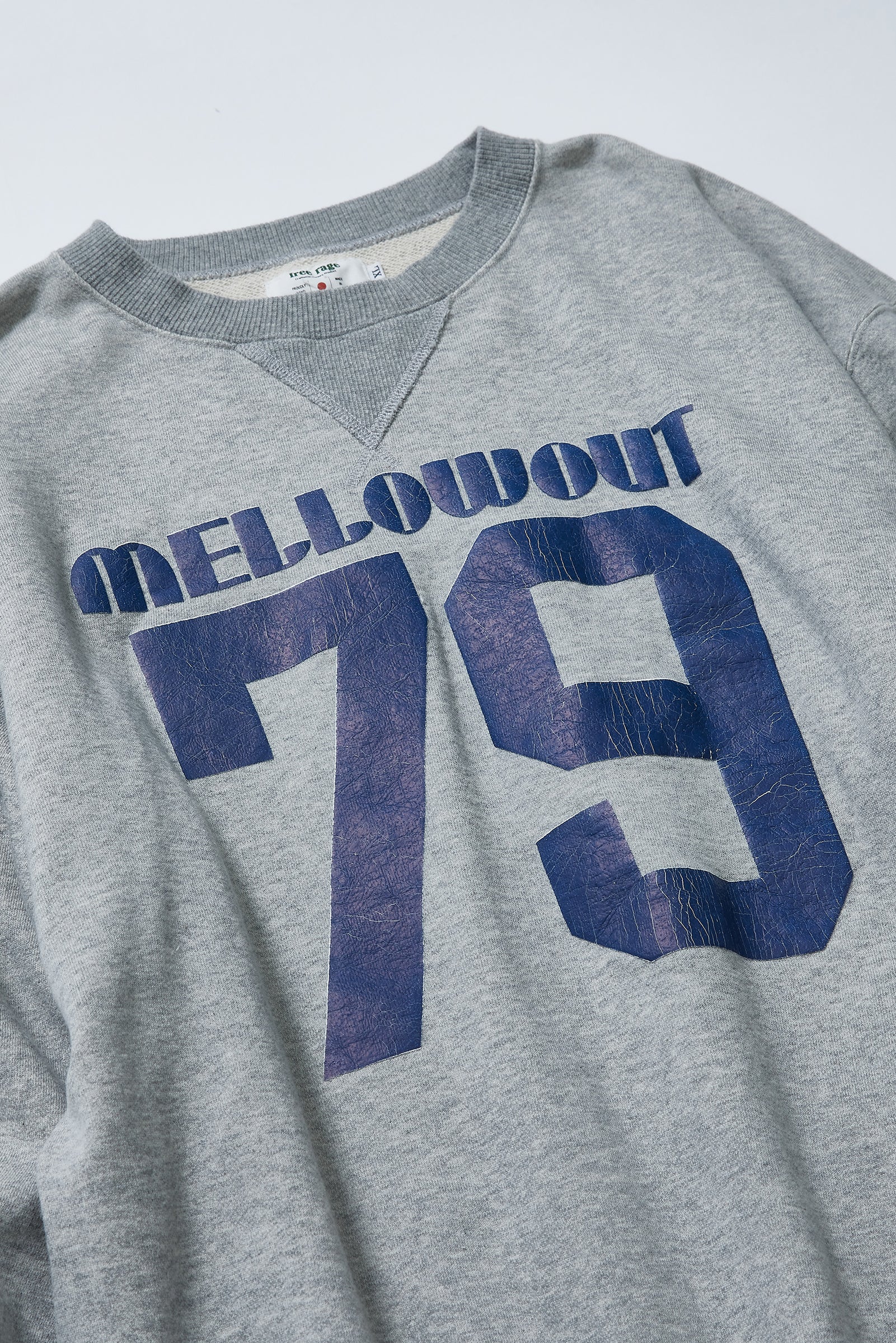 "MELLOW OUT" クラシッククルースウェット