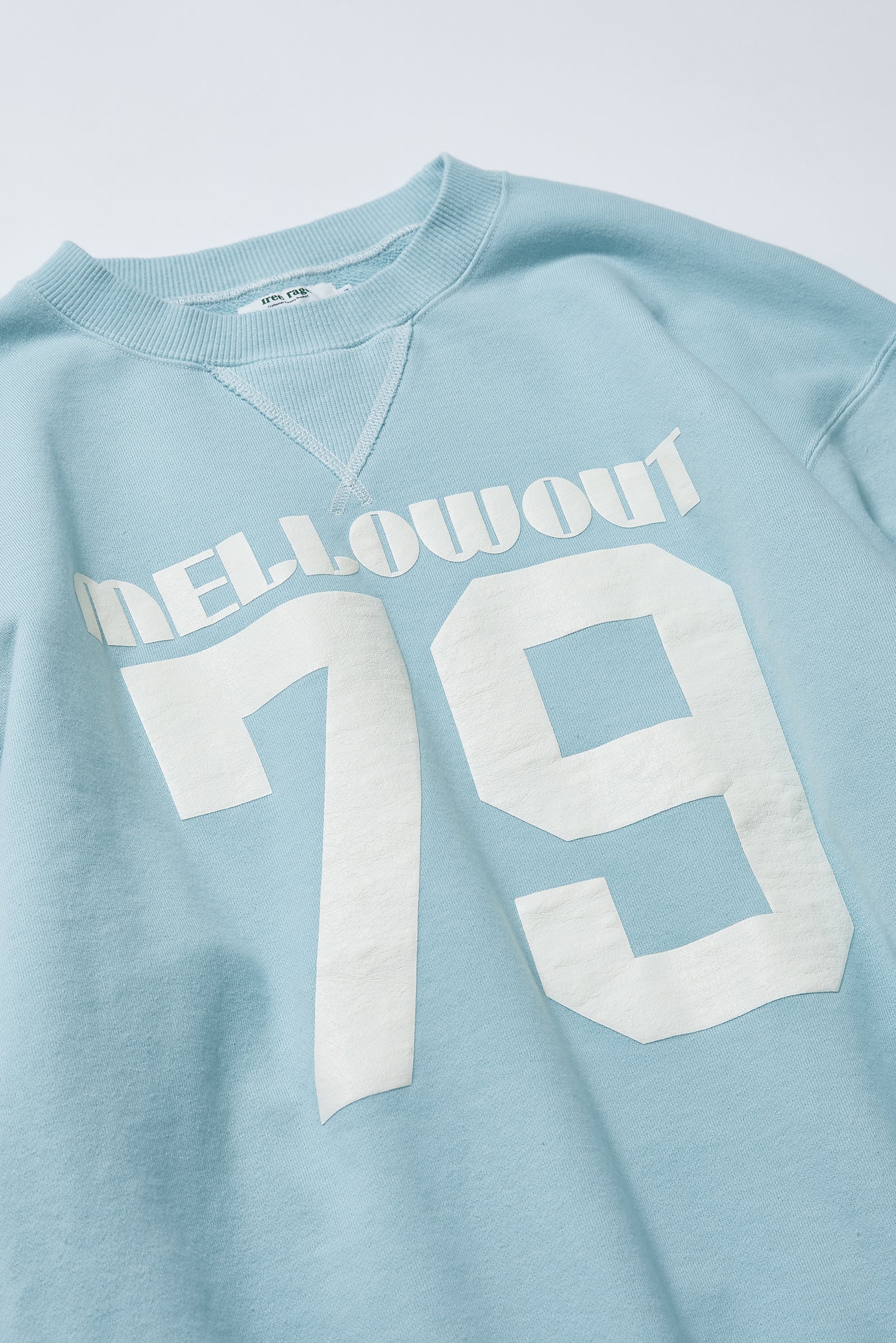 "MELLOW OUT" クラシッククルースウェット
