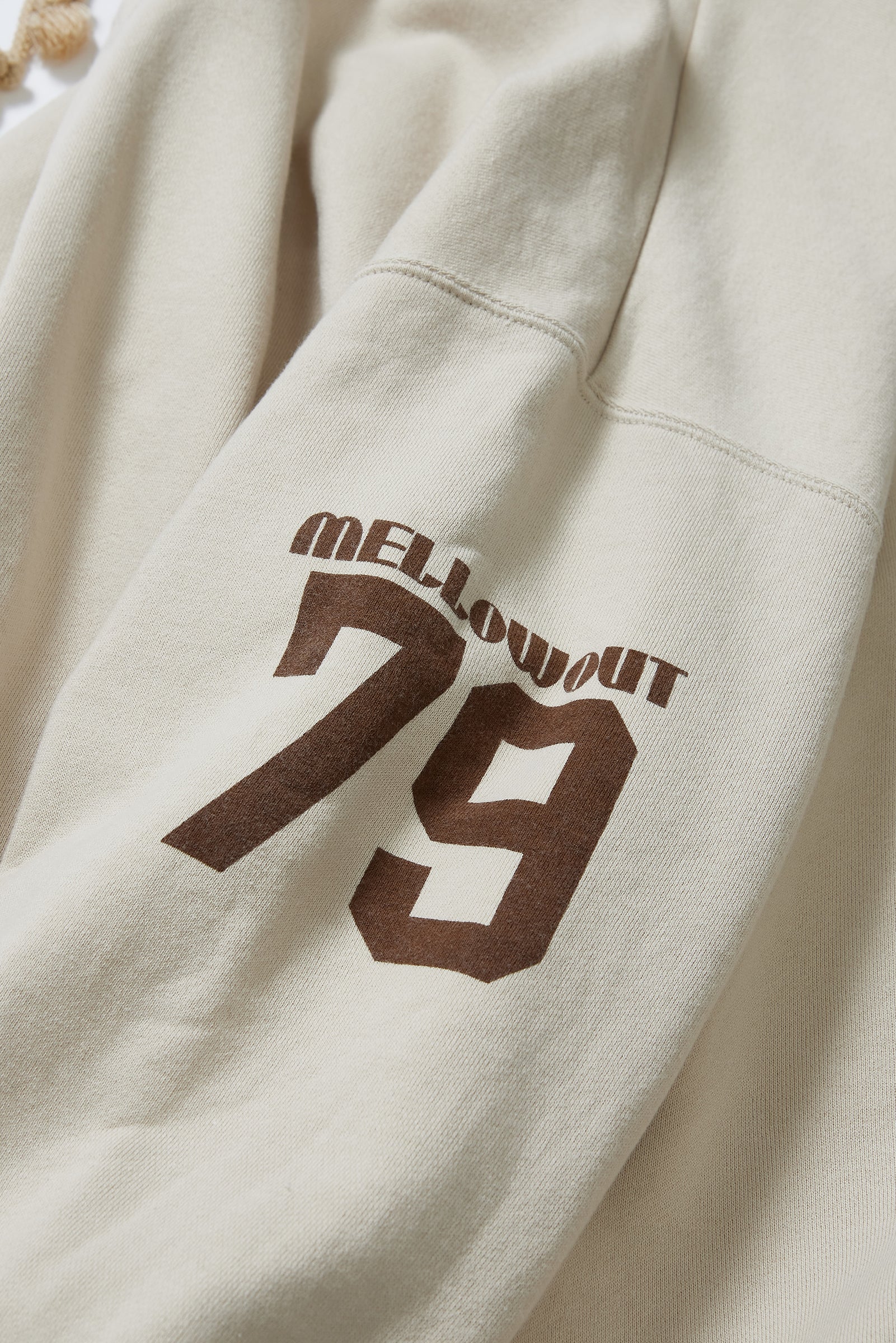 "MELLOW OUT" P/Oパーカースウェット