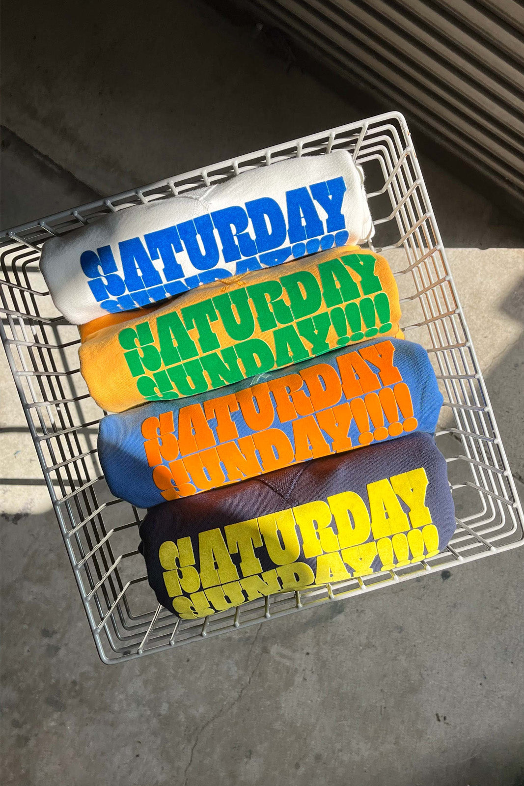 "WEEKEND" クラシッククルースウェット