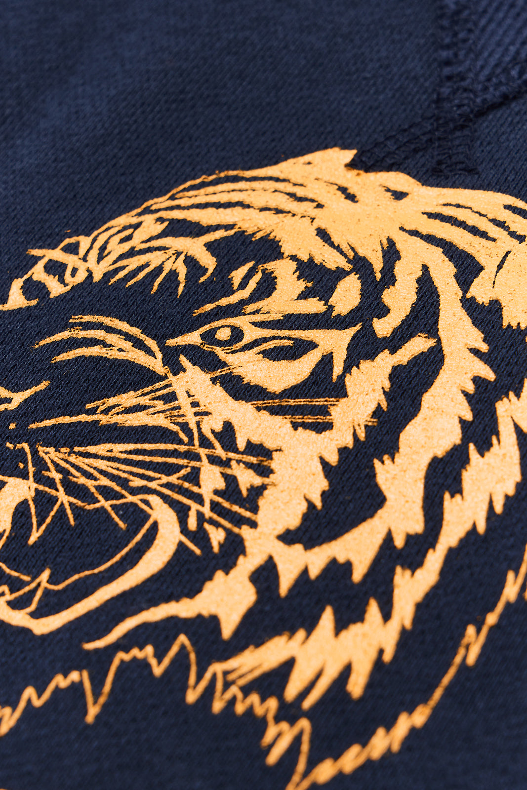 "WILD TIGER" クラシッククルースウェット