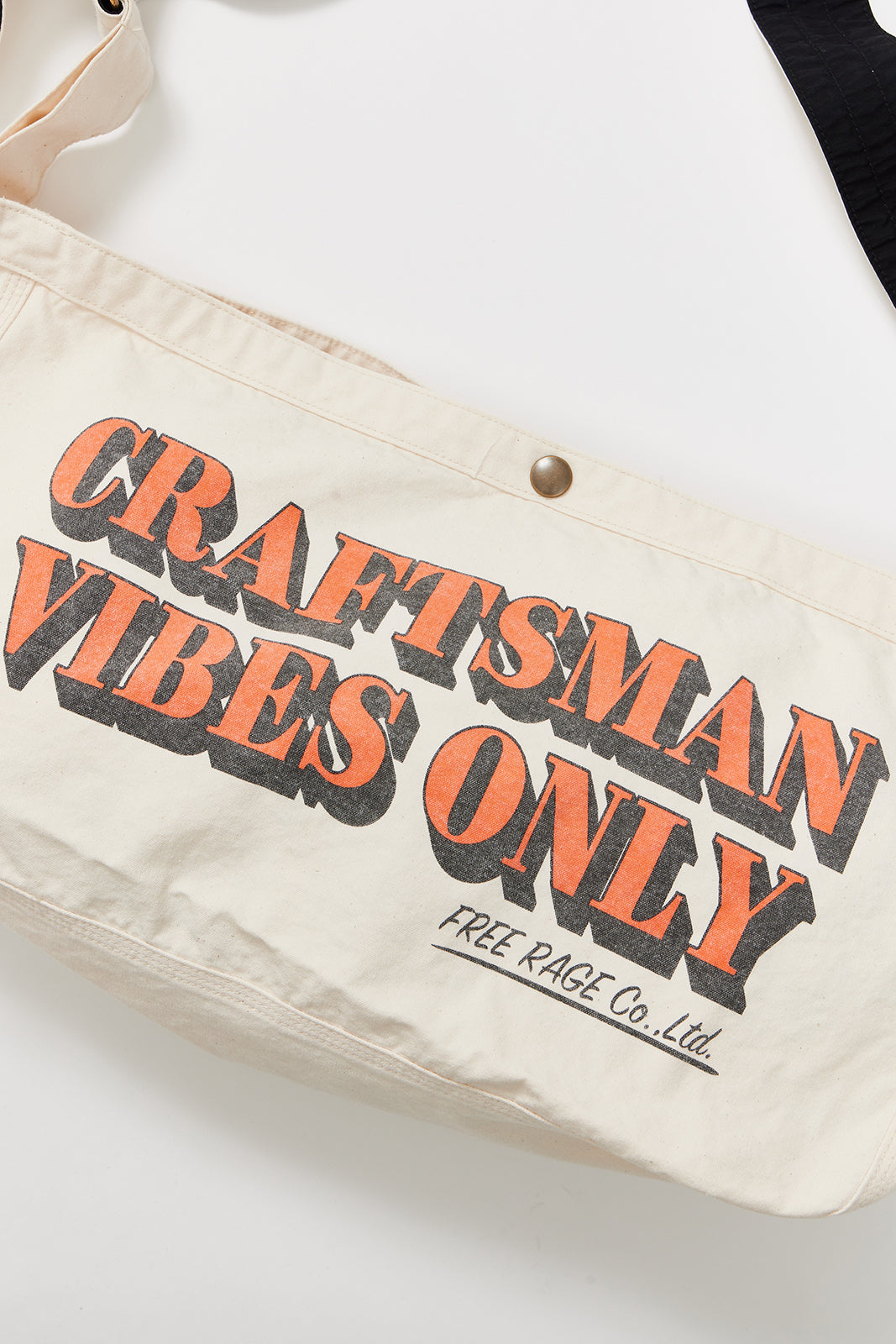 "CRAFTSMAN VIBES ONLY" ニュースペーパーバッグ