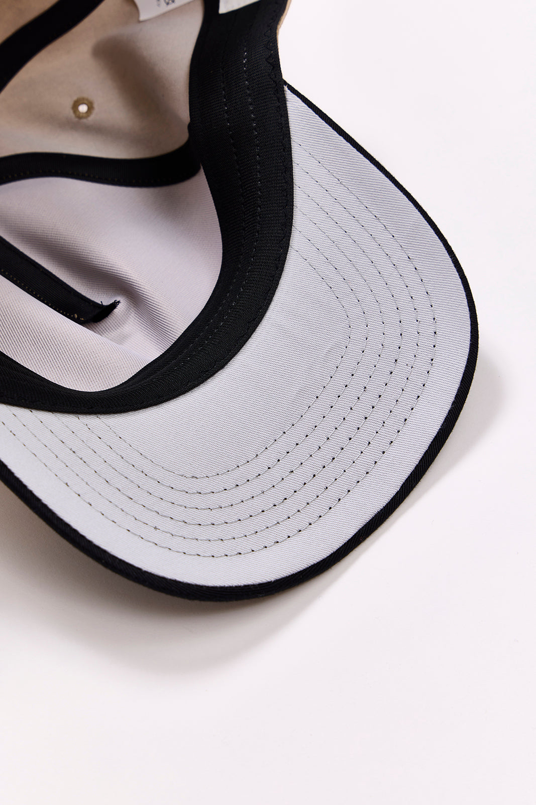 【先行予約商品】"LOGO" トラッカーキャップ/ALL WE NEED IS PEACE