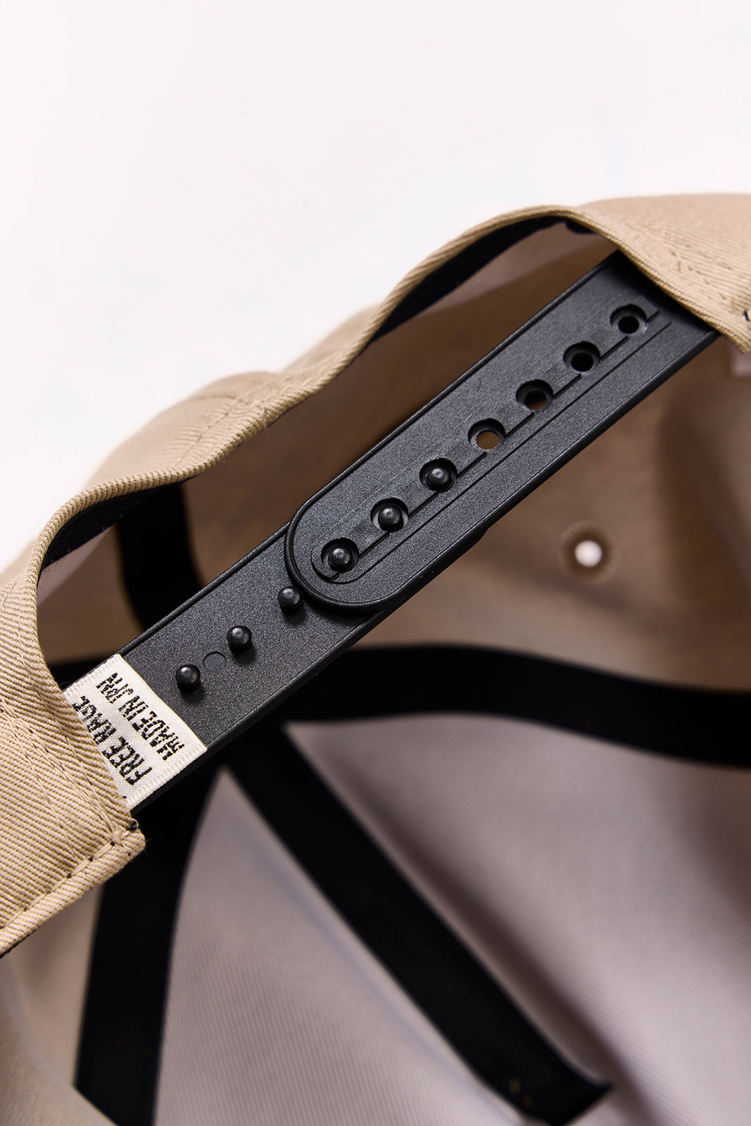 【先行予約商品】"LOGO" トラッカーキャップ/ALL WE NEED IS PEACE