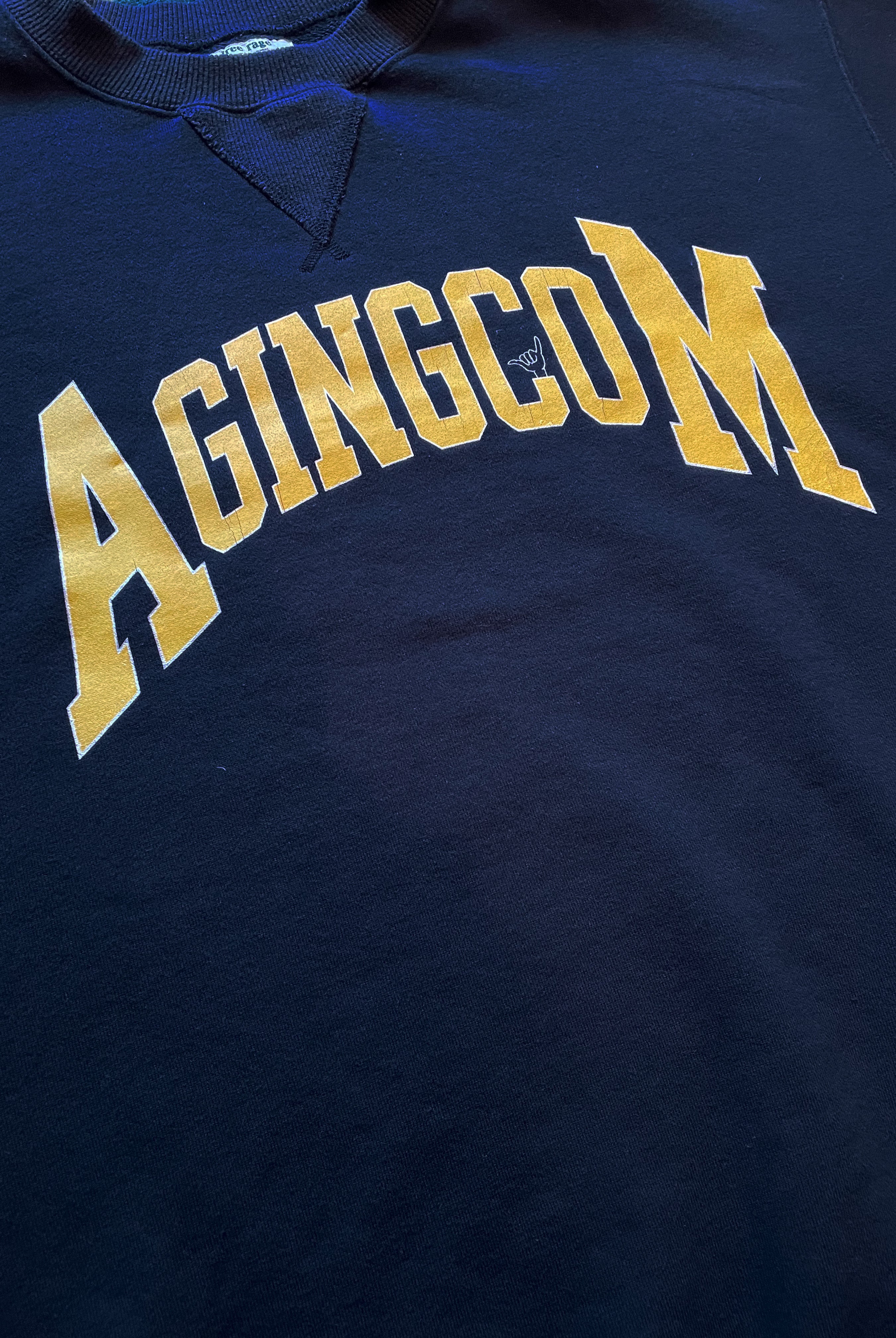 &quot;AGINGCOM&quot; クラシッククルースウェット