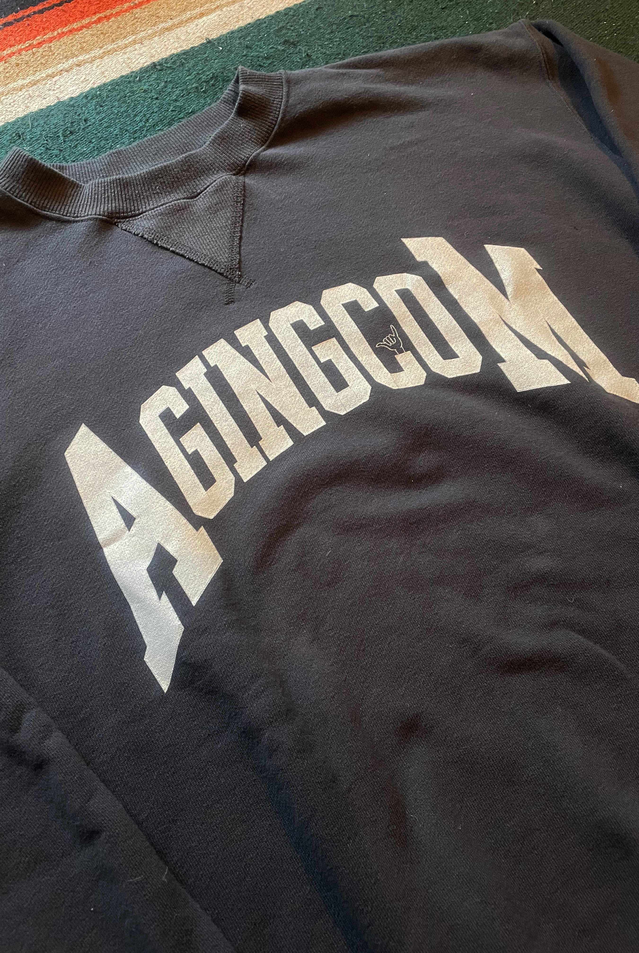 &quot;AGINGCOM&quot; クラシッククルースウェット