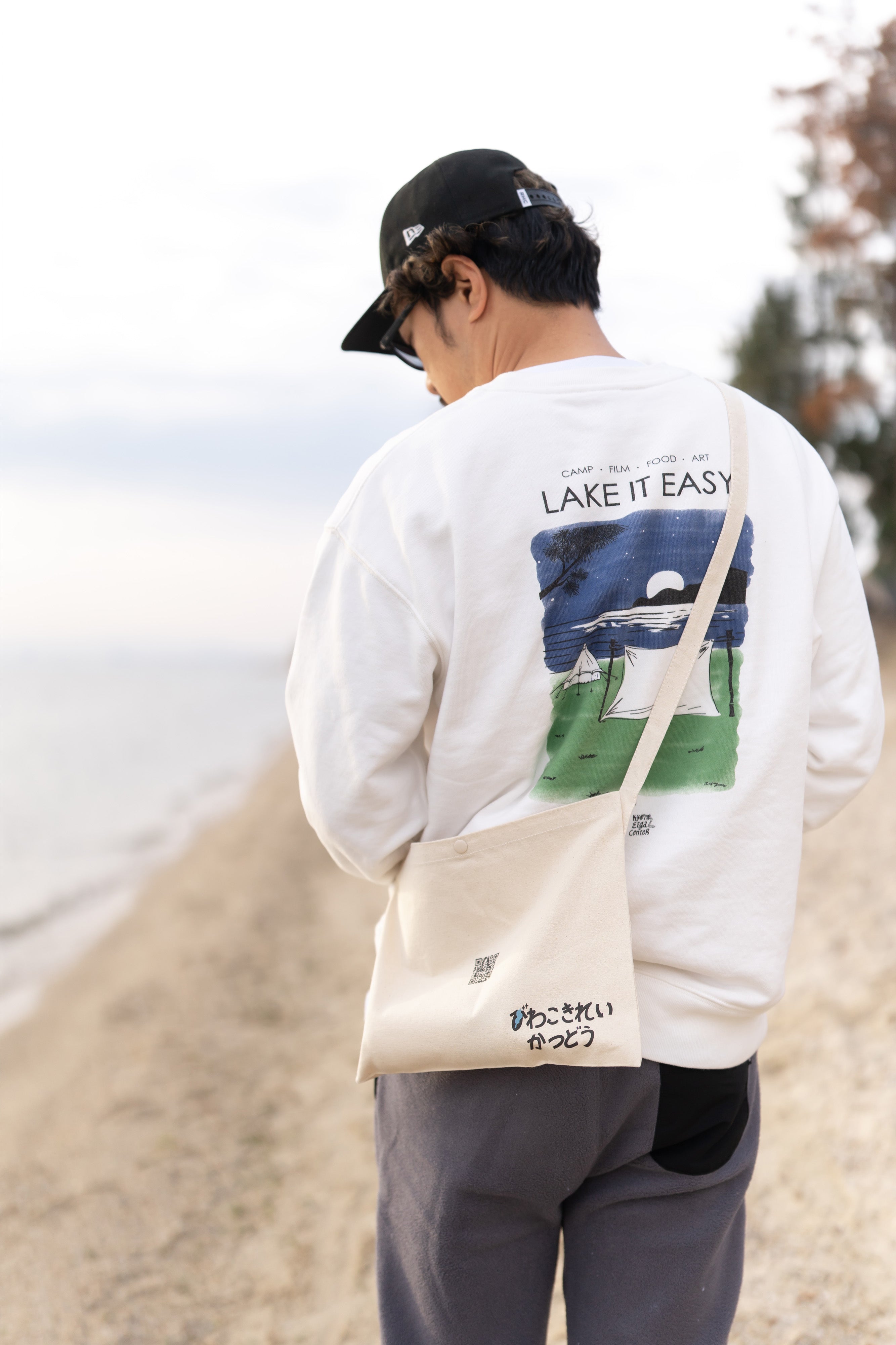 "LAKE IT EASY" クラシッククルースウェット (ステッカー付き)