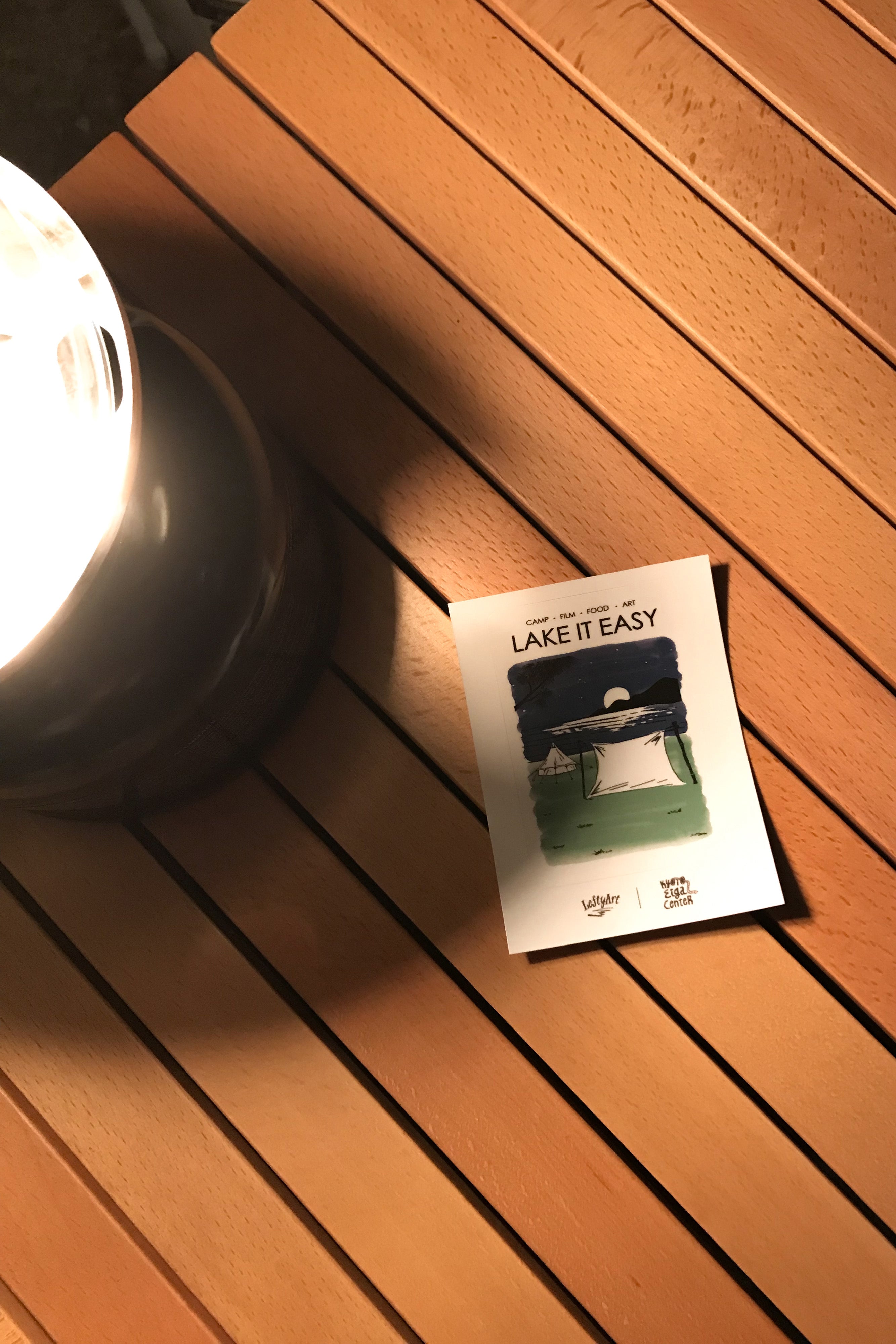 "LAKE IT EASY" クラシッククルースウェット (ステッカー付き)