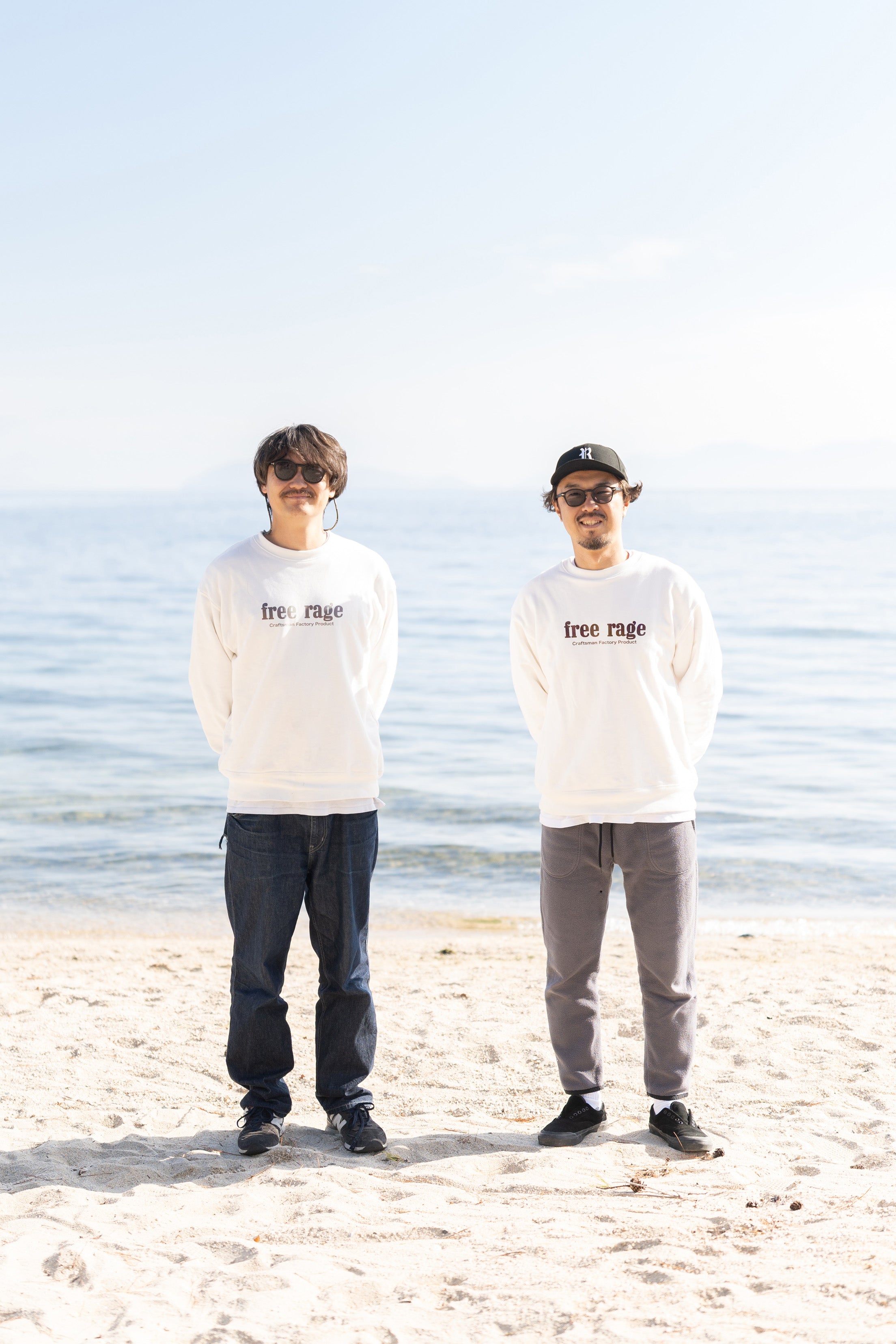 "LAKE IT EASY" クラシッククルースウェット (ステッカー付き)