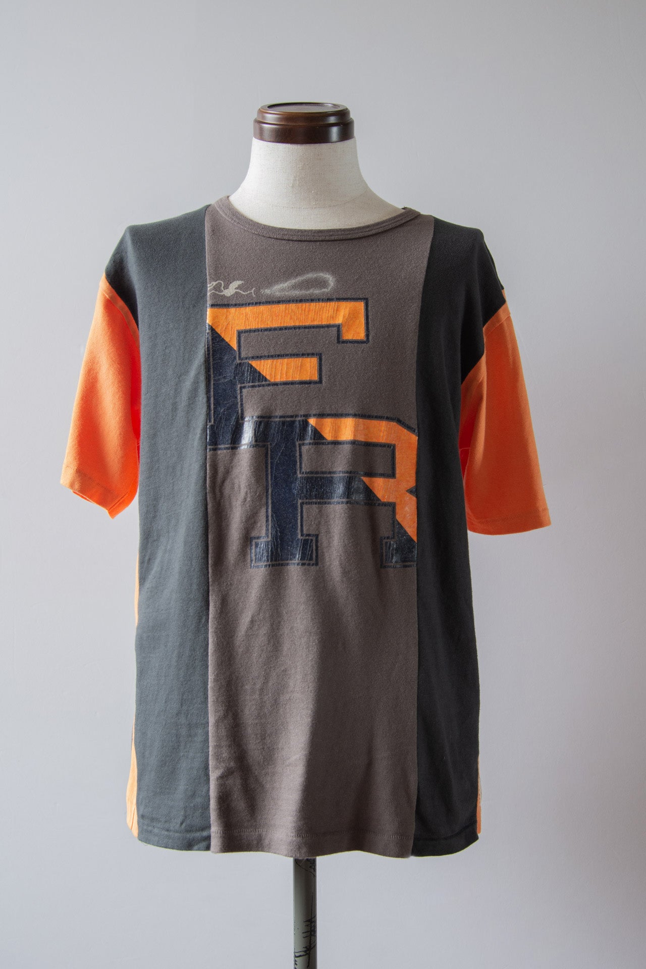 【1点モノ】"J" アップサイクルTee