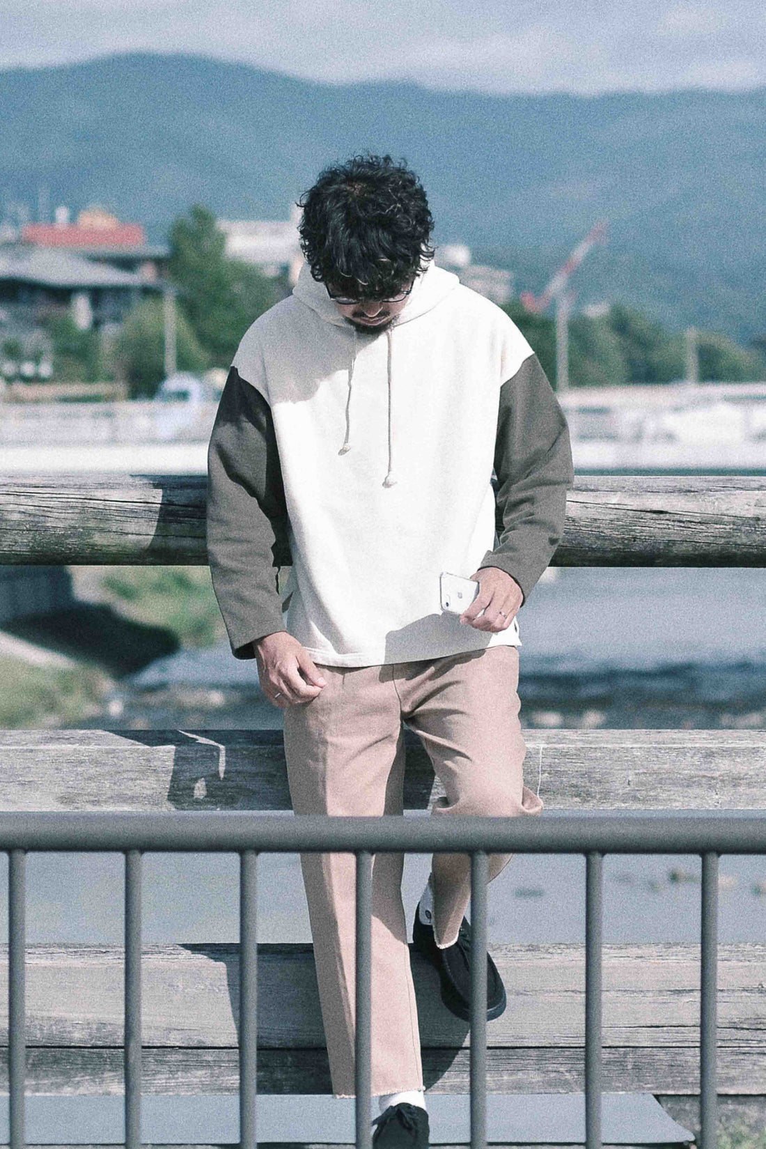 【サンプル】バイカラープルオーバーパーカー