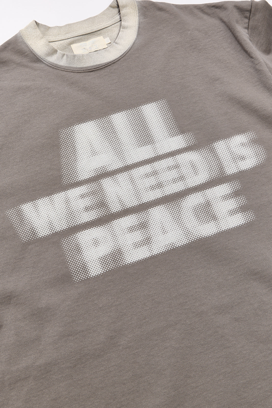 "Airbrush Paint" ラフ&amp;タフ半袖Tシャツ／ALL WE NEED IS PEACE